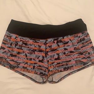 lululemon shorts size 10